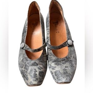 Think! Kapsi Gray Silver Leopard Mary Jane Button Strap Mary Jane Shoes Size 9